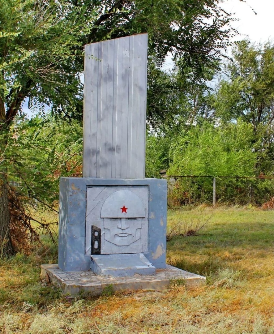 Так выглядел памятник до уничтожения