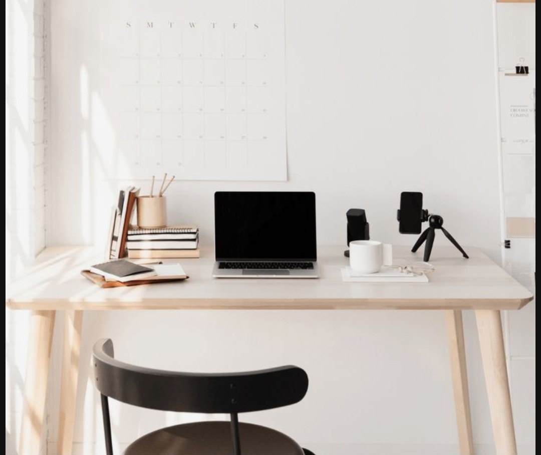 Для планирования я использую обычный бумажный ежедневник, это инструмент, проверенный временем