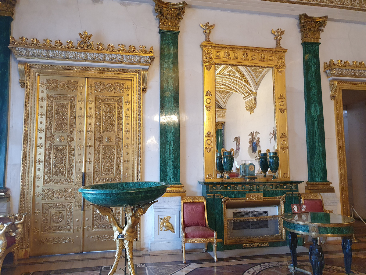 Малахитовая гостинная в Зимнем дворце