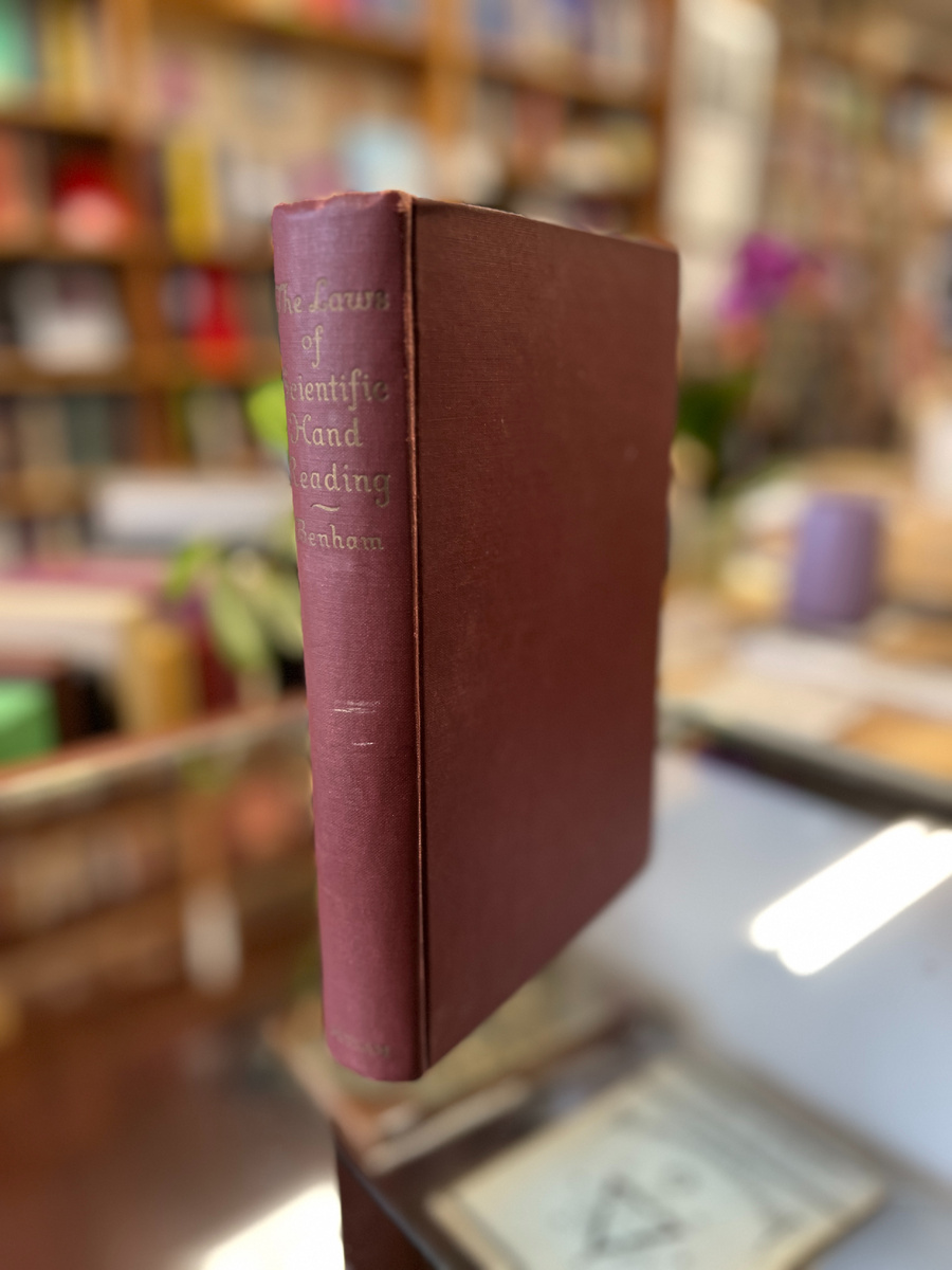 Первое издание. Фото из букинистического магазина "Splendor Solis"