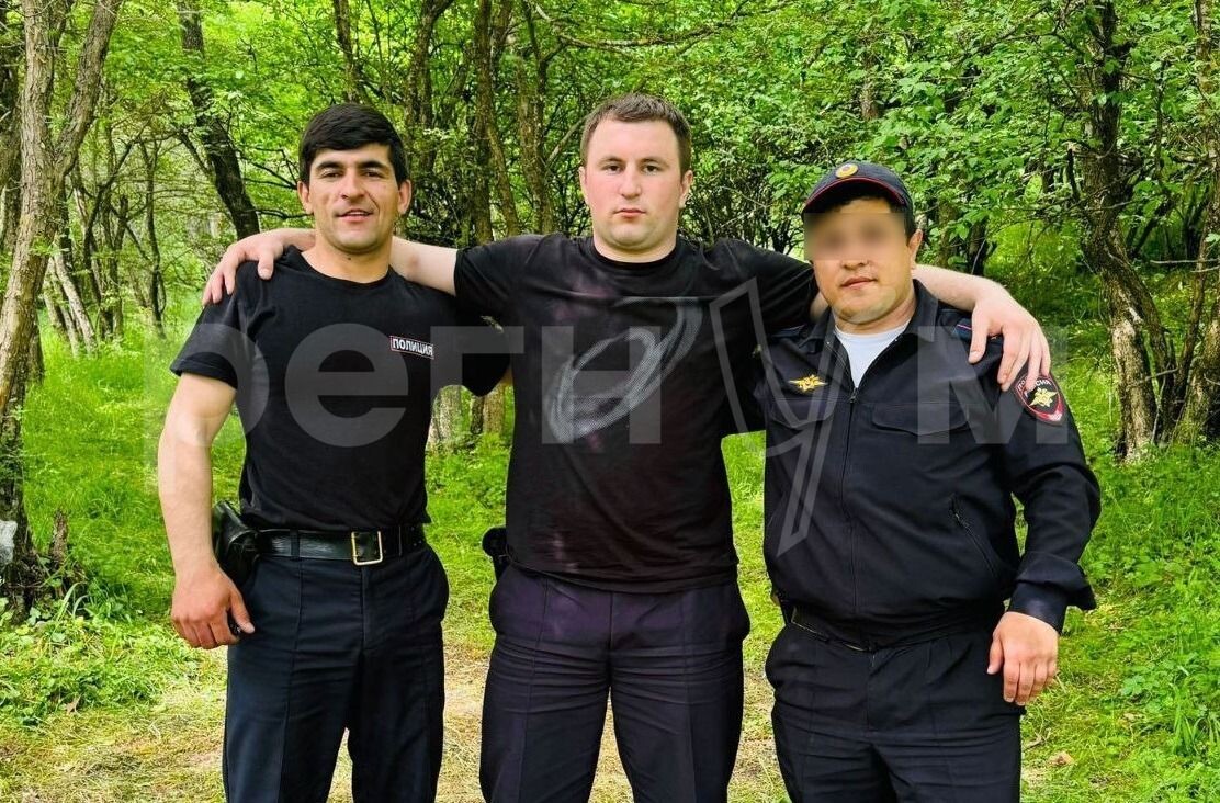    Мурад с сослуживцами / Источник: Фото из личного архива