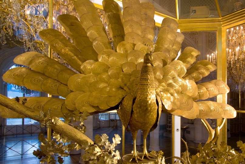 Часы «Павлин». Механическое чудо, обрамлённое стразами