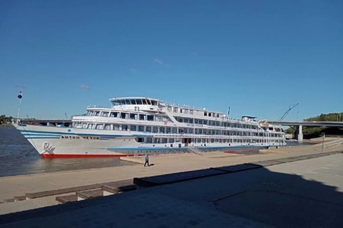    В Уфу прибыл четырехпалубный теплоход «Антон Чехов»