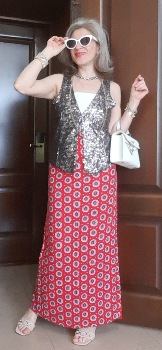 Жилетка с пайетками.