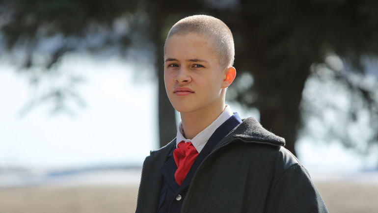 Актер Леон Кемстач в сериале "Слово пацана" 