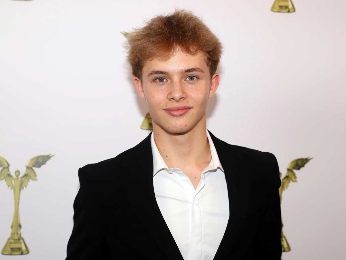 Актер Леон Кемстач