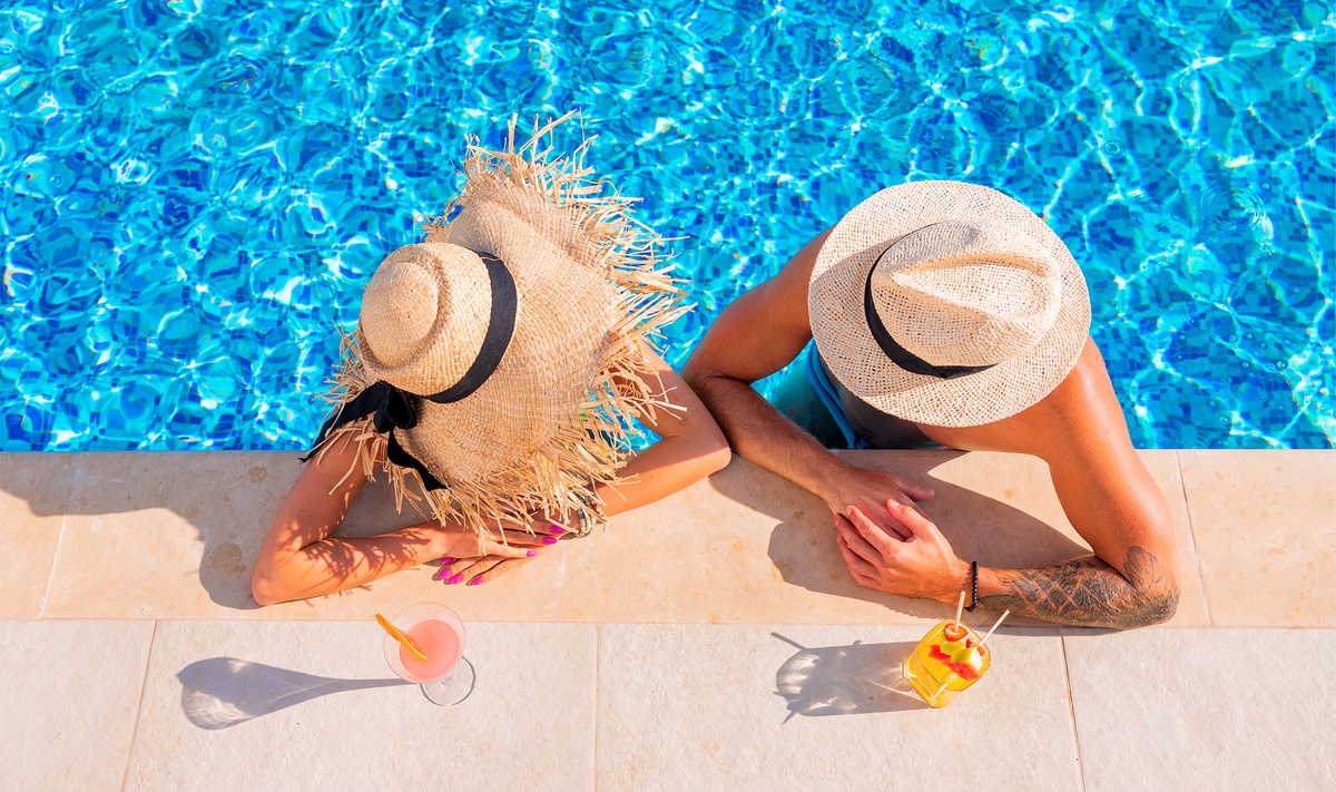 Стандартный ол-инклюзив включает проживание, трёхразовое питание, пользование бассейном и развлекательную программу.Фото: Kaspars Grinvalds / Shutterstock.com