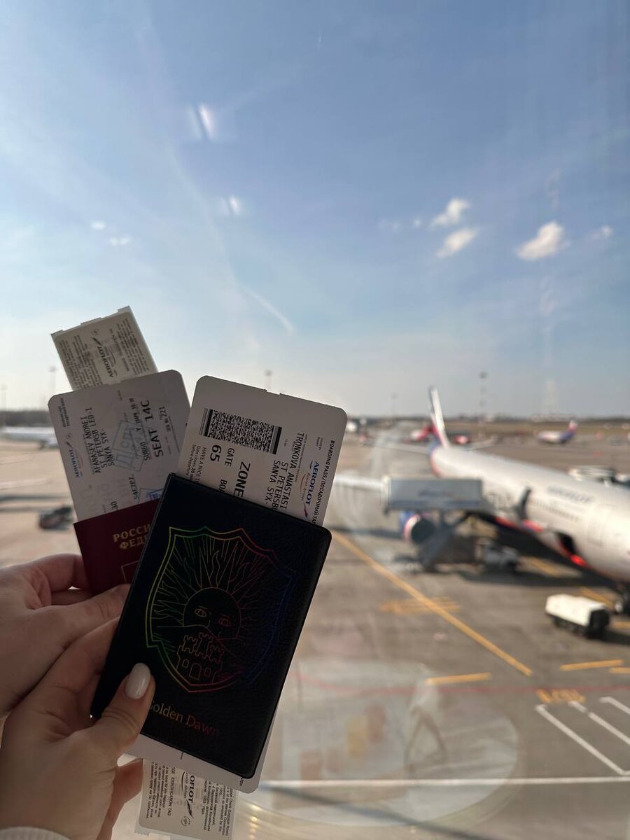 Перелет был комфортный. Самолет был битком набит туристами.