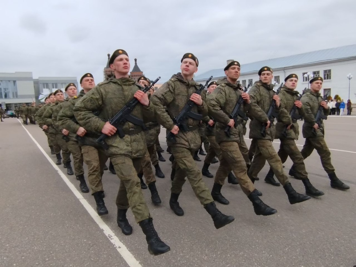 Пока без парадной формы, всего лишь репетиция