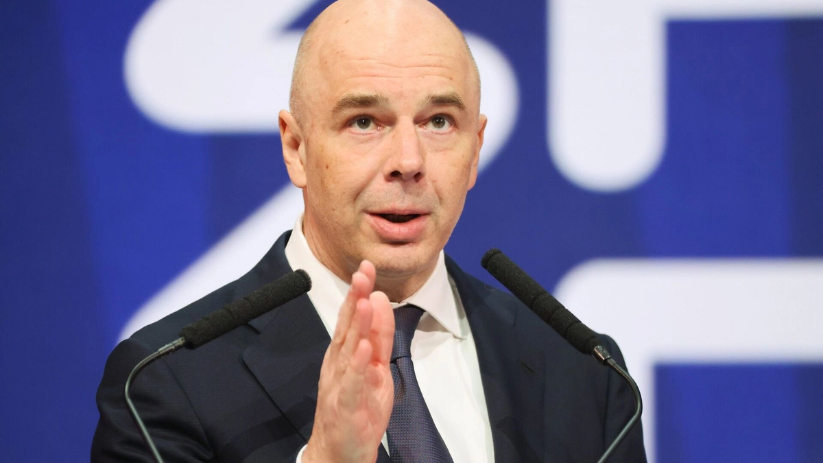 Министр финансов РФ Антон Силуанов предложил скорректировать бюджет и «залезть» за деньгами в ФНБ. Фото: Карпухин Сергей. ТАСС