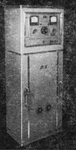 На рис. показан общий вид ионатора ЛК-30. Это устройство активно применялось не только на заводах безалкогольных напитков, но и для обработки воды в бассейнах.