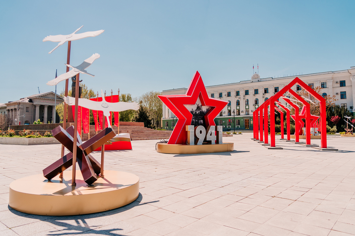 Инсталляция ко Дню Победы в Симферополе // Туристический портал Республики Крым, Ксения Гасица 
