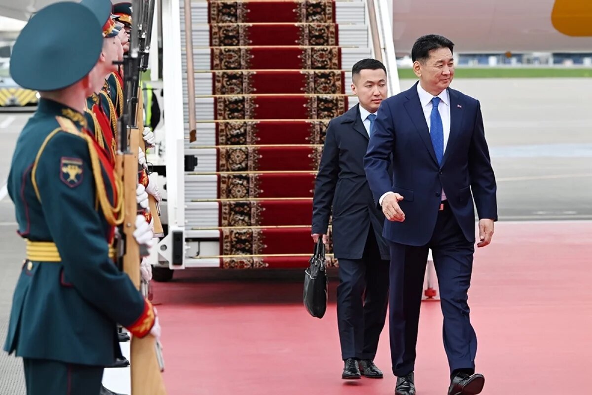    Президент Монголии Ухнаагийн Хурэлсух прибыл в Москву для участия в праздновании 80-летия Победы.