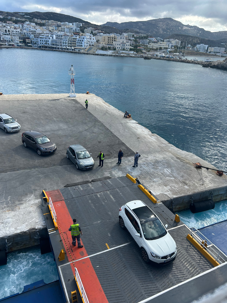 На паром можно с машиной (фото автора)