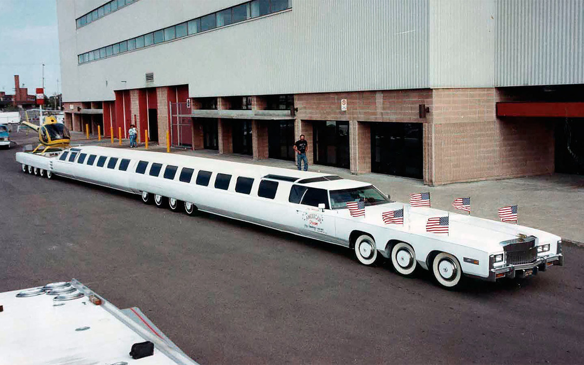 American Dream - самый длинный автомобиль в мире. Его длина - 30м 52см. Имеет на борту бассейн и вертолетную площадку.