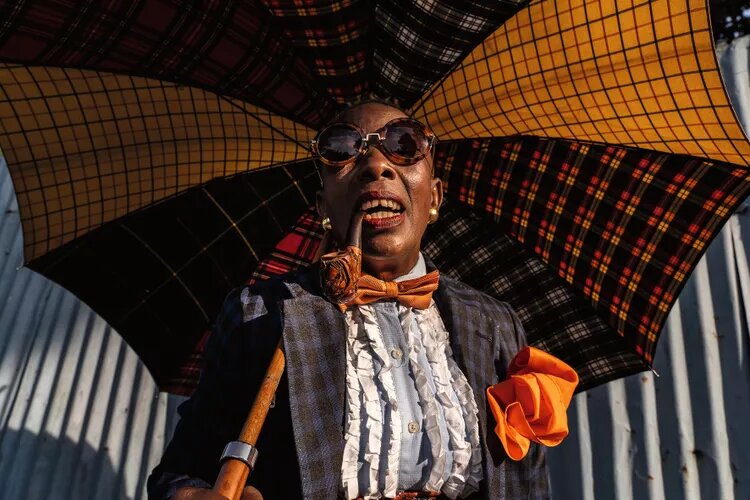 Нкоди Аурели, 48-летняя предпринимательница и денди с 36-летним стажем, в Браззавиле, 2019 год. Фото: @Tariq Zaidi