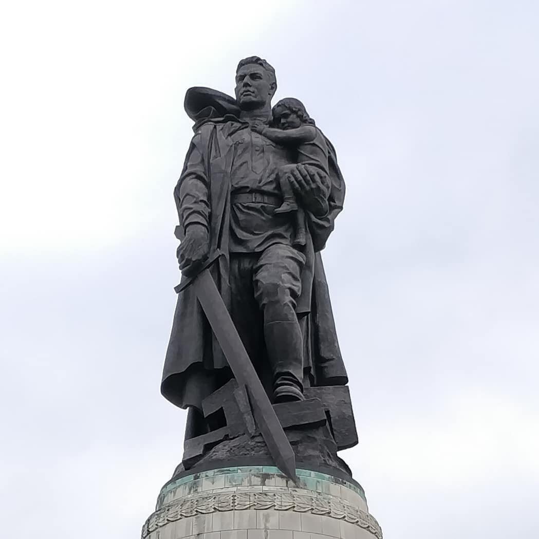 Монумент "Воин-осободитель" в Берлине. Фото из открытого источника