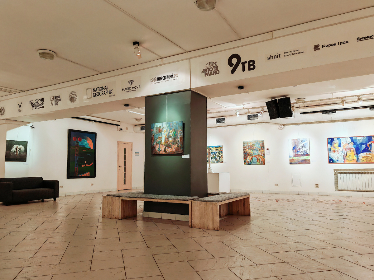 Основной зал