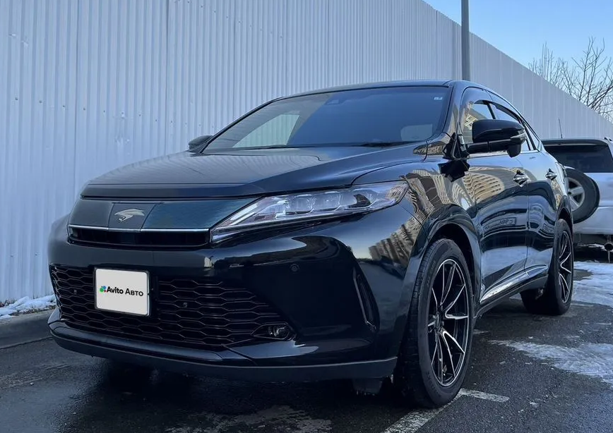 У свежего Хариера спорный внешний вид, но мне, например, нравится