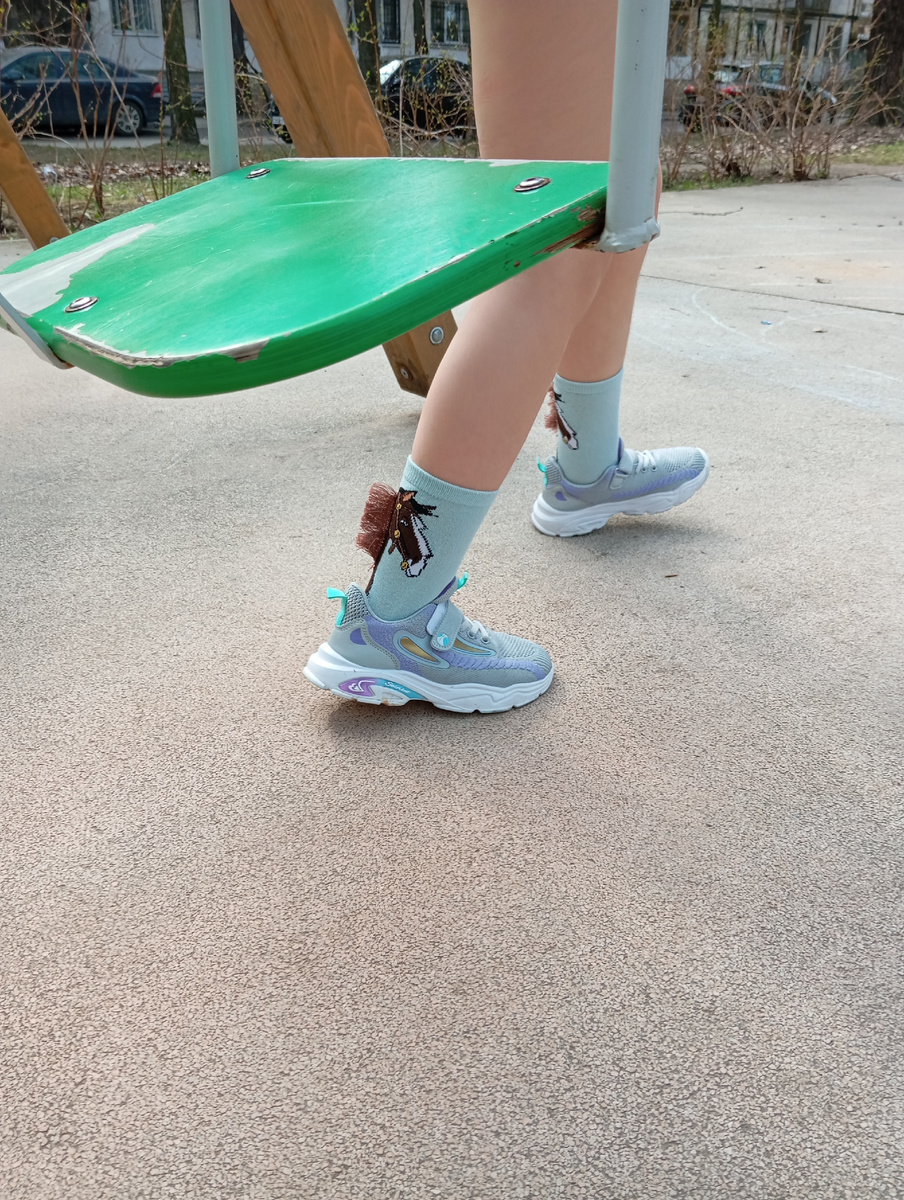 Конец апреля.На солнце +26.Целых два часа,апрель.Гуляли с Линой.Я тоже- в футболке и шортах.