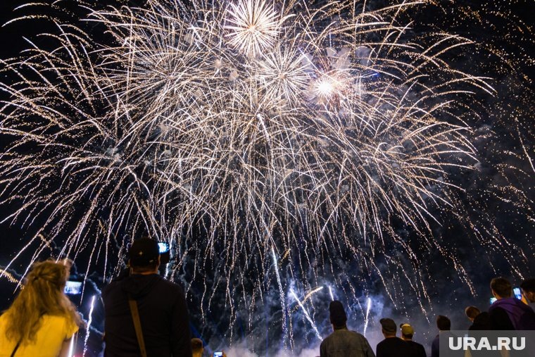    Салют в Москве запустят в 22:00 9 мая