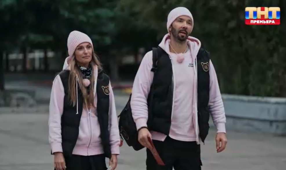 Саша Савельева и Денис Клявер. Кадр из шоу "Сокровища императора"/ ТНТ