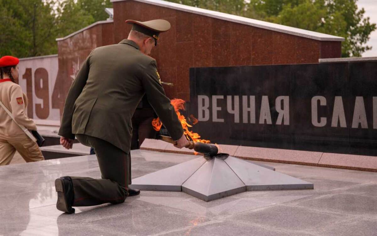    В Нововоронеж на открытие памятника Защитникам Отечества привезли Вечный огонь из Москвы Фото – Ольга Мартынова