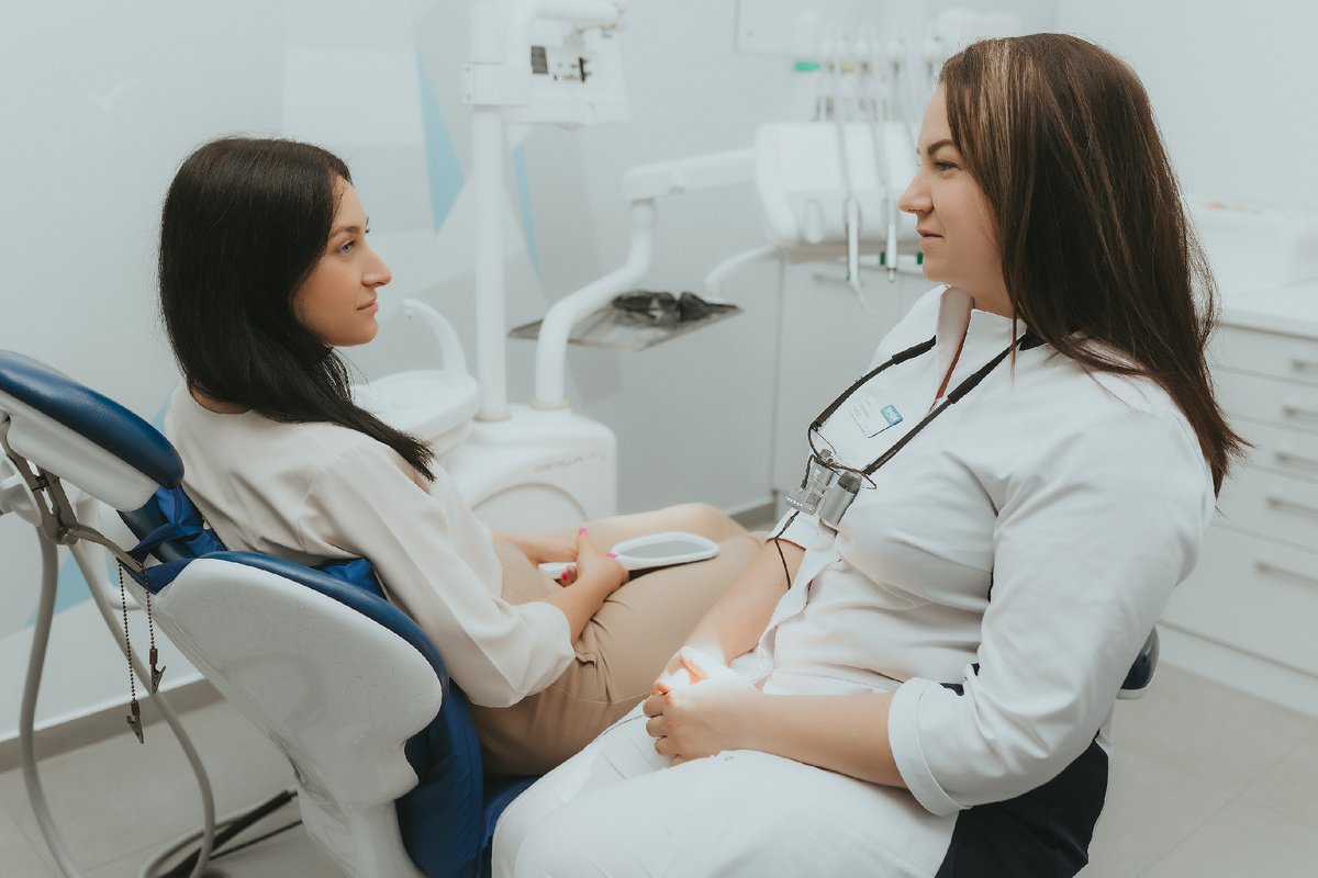 Заболевания дёсен долго время могут протекать бессимптомно, и обнаружить себя только на приёме у стоматолога. 