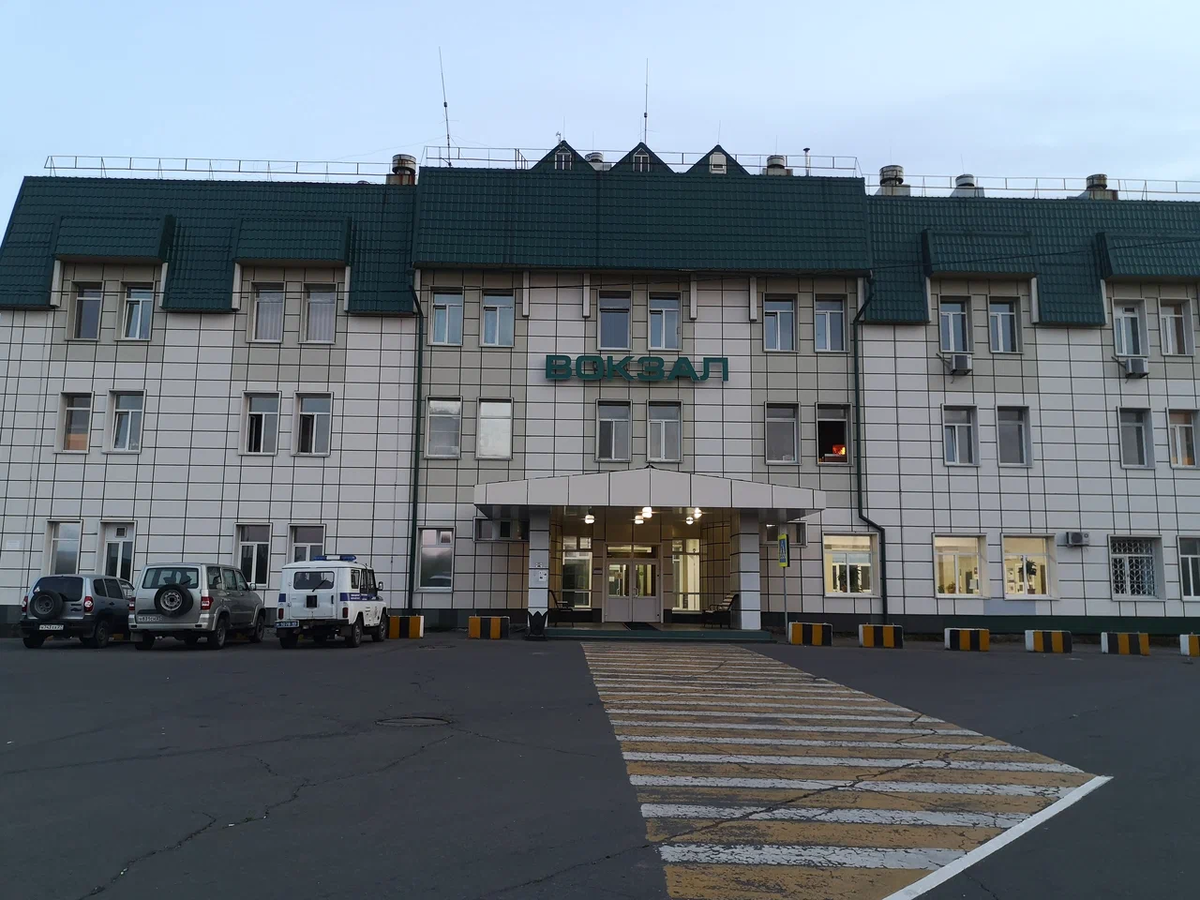 Вокзал Поронайск. Фото с сайта https://yandex.com/maps/org/zheleznodorozhny_vokzal/105598333757/gallery/