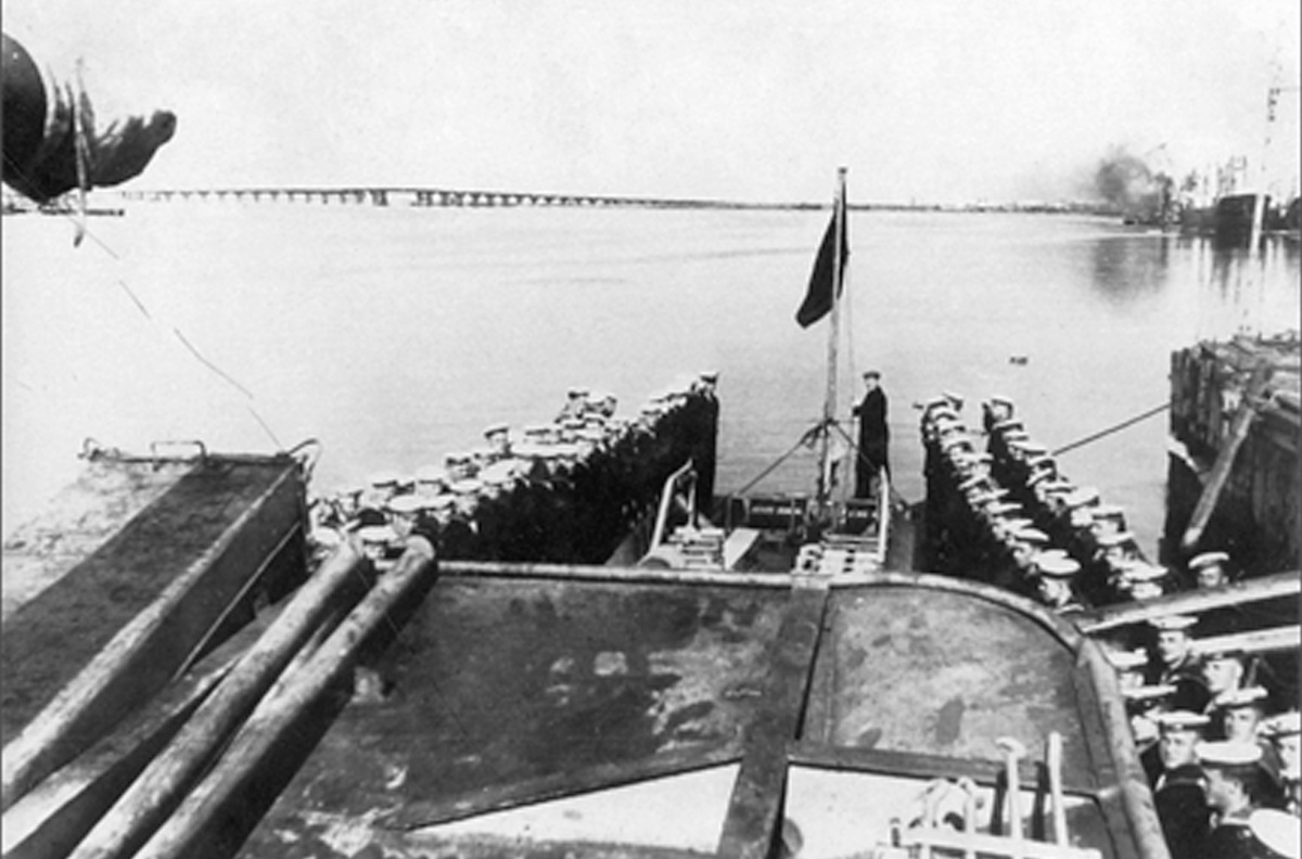 В конце 1941 года в связи с приходом на Север караванов союзников, доставлявших грузы 
по ленд-лизу, срочно потребовались новые портовые районы
