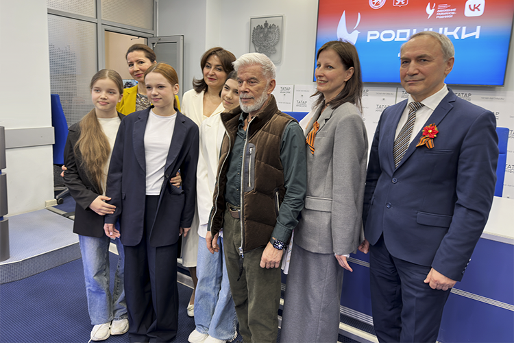    Сегодня в Казани народный артист РФ Олег Газманов презентовал «другой» музыкальный конкурс.   
Фото: Илья Зима