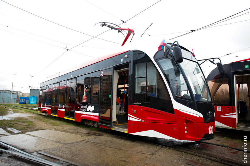    Сегодня в 11:50 от трамвайного депо стартовала праздничная акция "Трамвай Победы".