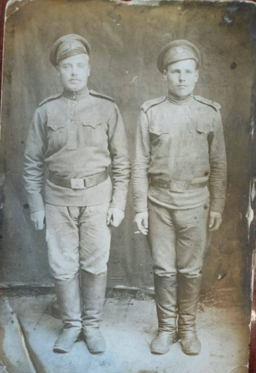 Павел Денисович Агошков (справа) с боевым товарищем