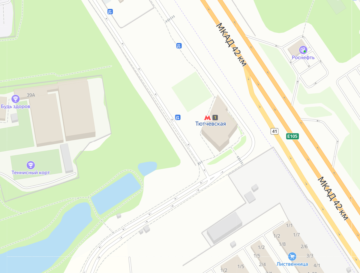 Фото 2. Единственный выход со станции "Тютчевская" на карте. В шаговой доступности: МКАД 42 км, остановки автобусов и маршурток.