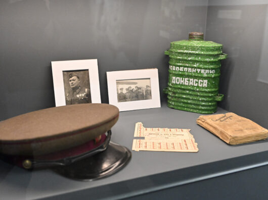    выставка "Семь фронтов - одна жизнь" // фото: пресс-служба Законодательного собрания Ростовской области