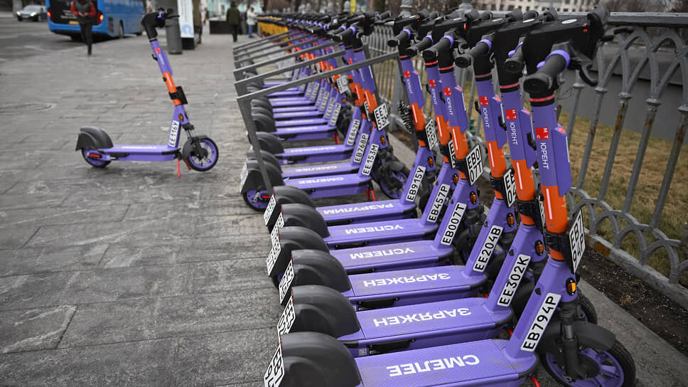В Казани ограничат аренду самокатов на 9 Мая.📷Фото: Евгений Разумный / Коммерсантъ