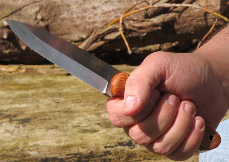 Нож Saker bushcraft от Diving Sparrow Knife — ручной инструмент. Как гласит девиз компании, «Человек без инструментов — ничто, с инструментами он становится всем».