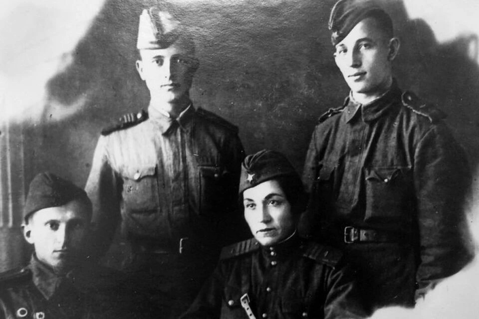 Экипаж танка «Боевая подруга». Мария Октябрьская - единственная женщина-водитель. Фото: tass.ru