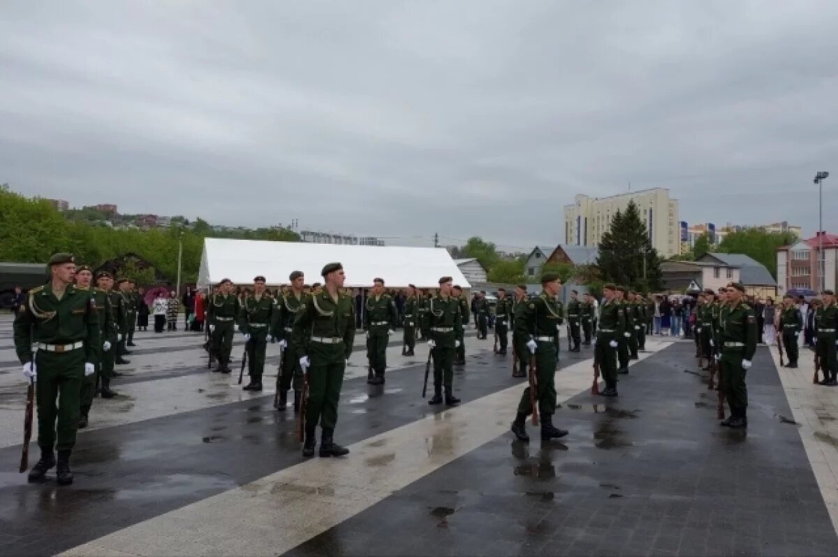    На Юбилейной площади в Пензе промаршировали курсанты военной академии