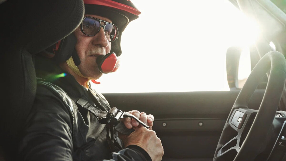 Пилот: Стефан Петерансель (14-кратный победитель «Дакара»)