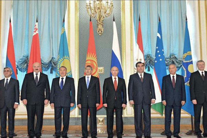    Лидеры стран-участниц ОДКБ на саммите в 2012 году   
источник фото: newsru.com.