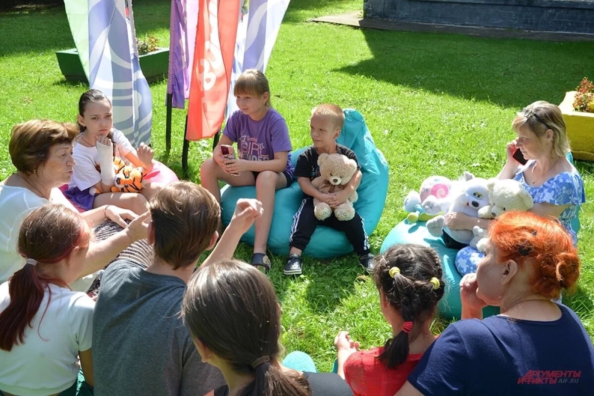    Дети едут отдыхать.