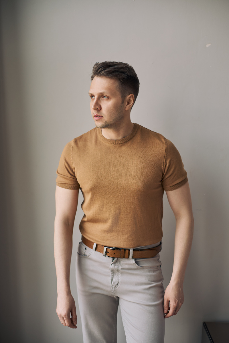 Летом 2025 года популярны все оттенки коричневого цвета