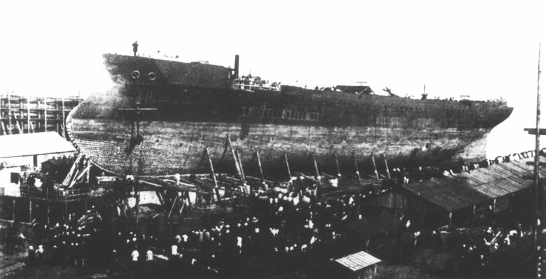 Крейсер «Адмирал Корнилов» на стапеле верфи «Ateliers et Chantiers de la Loire» перед
спуском на воду. 28 марта / 9 апреля 1887 года