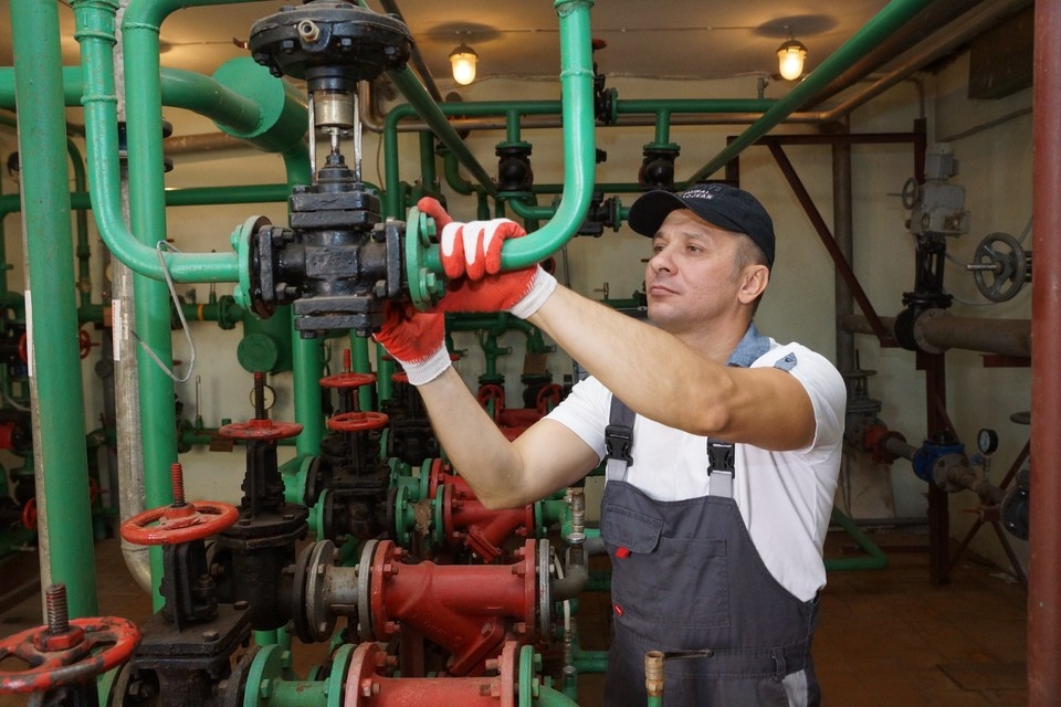    Отопительный сезон в Петербурге в 2025 году завершится в мае. Светлана МАКОВЕЕВА