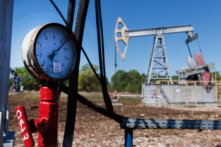    Цена российской нефти Urals упала ниже $50 за баррель в конце апреля.   
Фото: «БИЗНЕС Online»