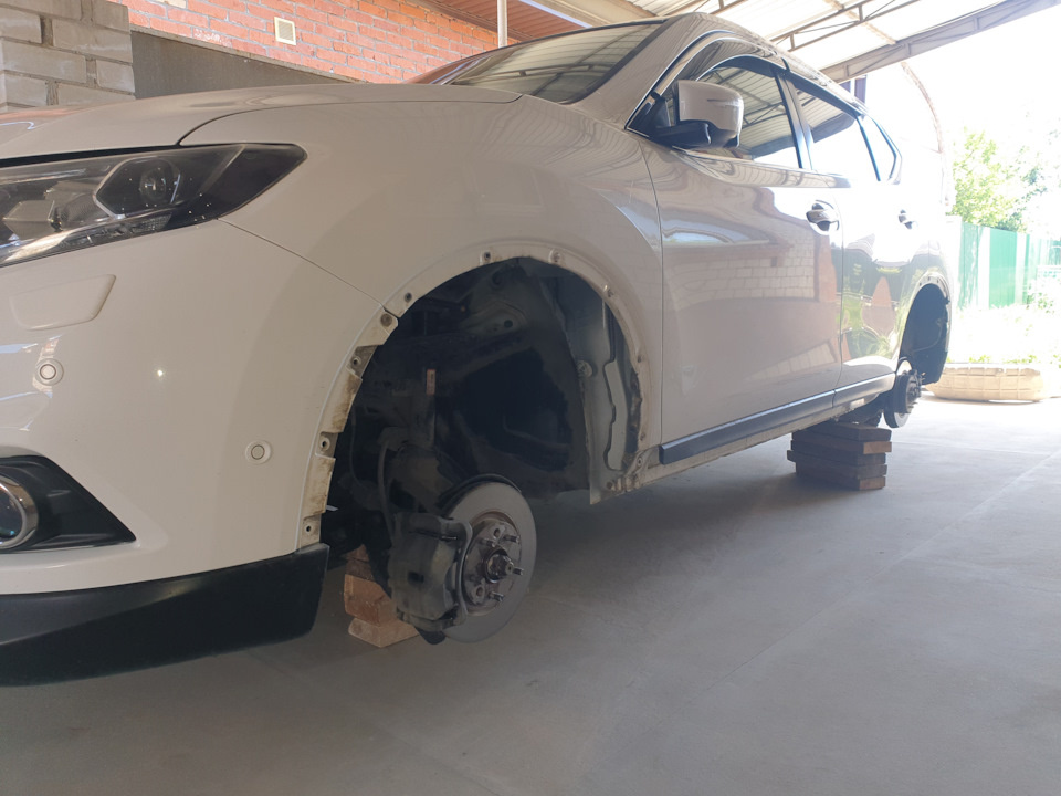 Авто на пеньках))).