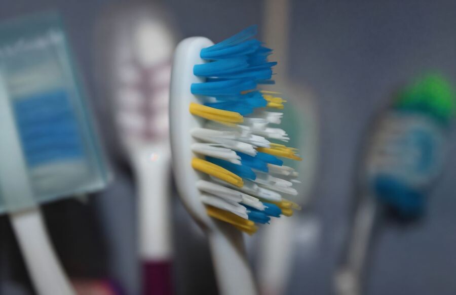 Старые зубные щетки