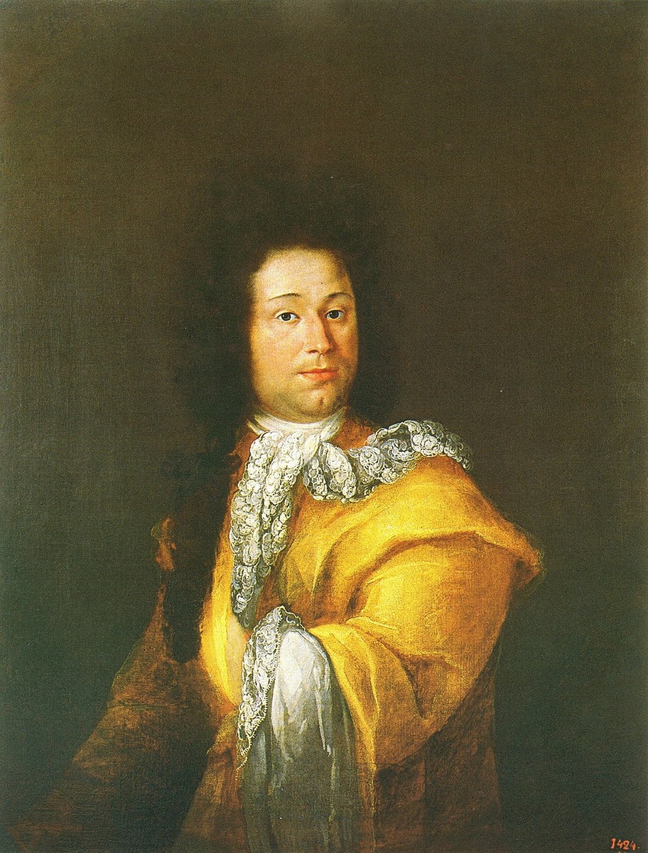 Первый командир Астраханского солдатского полка граф Михаил Борисович Шереметев с 10 марта 1708 года по 1711 год. До 1708 года полк назывался Полк солдатский молодого Шереметева по имени своего командира графа Шереметева Михаила Борисовича. До Шереметева полк назывался Полк солдатский полковника Аханта. 15 июля 1704 года по указу Петра I майор Шереметев с произведением в подполковники под городом Дерптом принял командование этим полком от подполковника П. П. Гасениуса, переведённого в бывший полк Швейдена. 29 июня 1706 г. подполковник граф Михаил Борисович Шереметев произведён в полковники. 10 марта 1708 г. его Полк солдатский молодого Шереметева в ходе армейской реформы получил от Петра Первого постоянное почётное наименование "Астраханский", взятое из полного титула самодержца, где был титул "Царь Астраханский". Именно это название в будущем и унаследует сначала "первый" Астраханский гренадерский полк (1785 - 1790), а затем и "второй" Астраханский гренадерский полк - будущий 12-й гренадерский Астраханский Императора Александра III полк (1700 - 1918). http://www.adjudant.ru/petr/zezulinsky04-08.htm и https://ru.wikipedia.org/wiki/Шереметев,_Михаил_Борисович и https://dzen.ru/a/aBjjhbMU3SM_N6Do