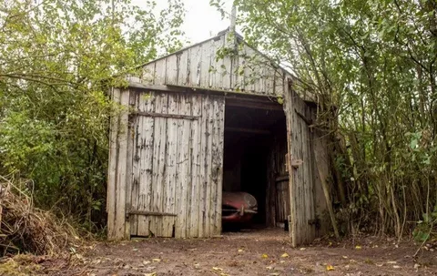 Не совсем, чтоб тот гараж...Но, где-то рядом...